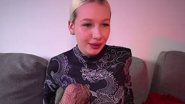 RanyThomson online show from April 9, 2:33 pm