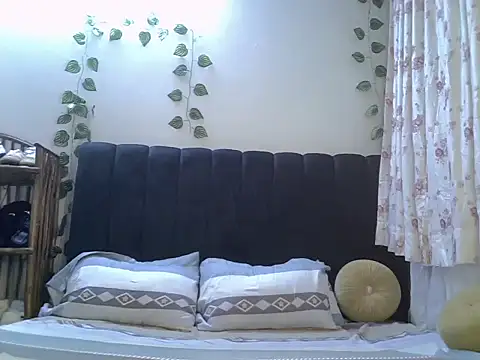 Snapshot of Midnight-tease chatting on October 28, 9:17 pm Midnight-tease online show from October 28, 9:17 pm
