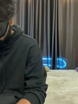 vickyandtania online show from December 22, 5:10 pm