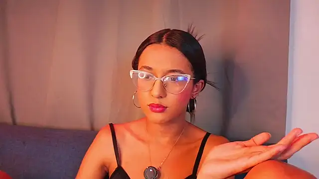 Snapshot of luna_valen chatting on July 16, 9:32 pm luna valen online show from July 16, 9:32 pm