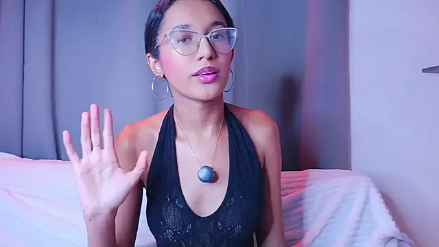 Snapshot of luna_valen chatting on July 23, 9:02 pm luna valen online show from July 23, 9:02 pm