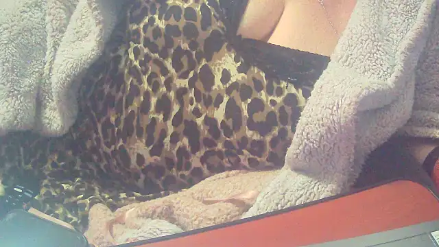 Playful MILF Demi online show from October 31, 12:33 am