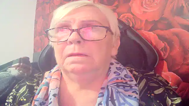 Playful MILF Demi online show from February 26, 8:57 am