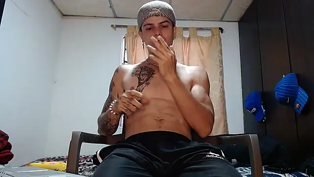 Snapshot of imsammytop chatting on February 6, 10:24 pm imsammytop online show from February 6, 10:24 pm