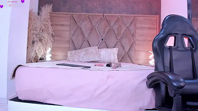 ScarletEvanss  online show from June 4, 11:27 am
