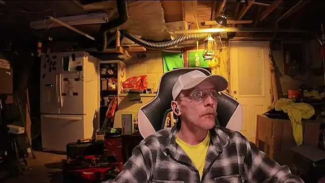 AverageMaleJay online show from May 22, 3:02 am