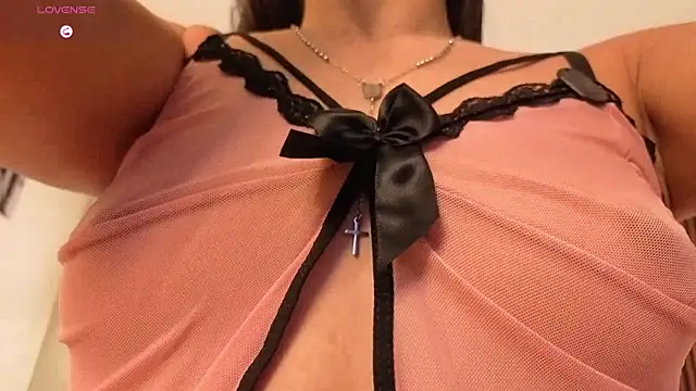 kimhilton  online show from June 11, 3:48 am