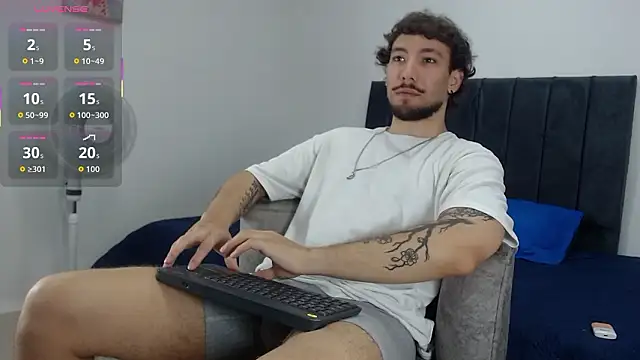 angel kyrozz online show from February 14, 7:10 pm