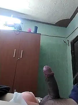 Snapshot of veintitres23 chatting on April 9, 7:52 pm veintitres23 online show from April 9, 7:52 pm