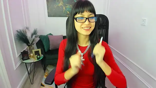 TiffanyYounge online show from February 5, 11:15 am