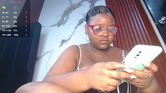 Snapshot of Kim_Browns chatting on June 25, 2:22 am Kim Browns online show from June 25, 2:22 am