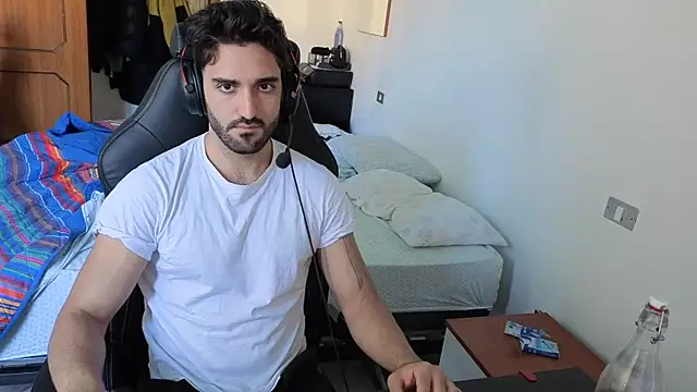 Al3xox02 online show from April 9, 11:15 am