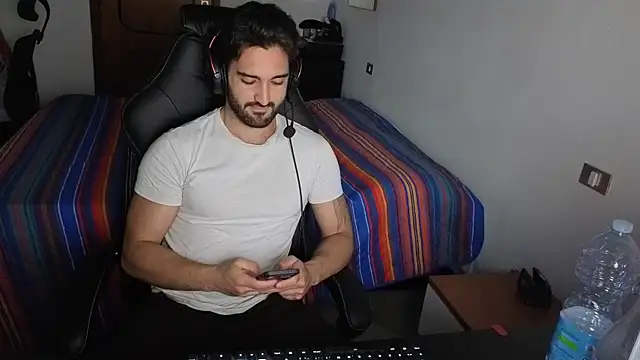 Al3xox02 online show from April 15, 7:58 pm