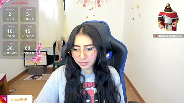 LoveLyy- online show from April 16, 9:15 pm