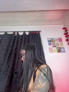 AlannaDollx online show from April 19, 6:10 pm