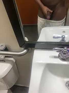 Snapshot of black_twbig chatting on April 5, 1:41 pm black twbig online show from April 5, 1:41 pm