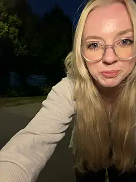 LinaLeana online show from July 3, 8:37 pm