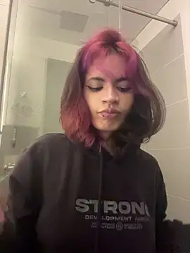 Snapshot of sukulaurens chatting on December 5, 3:59 am sukulaurens online show from December 5, 3:59 am