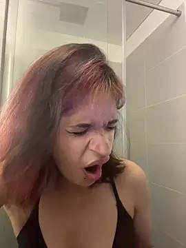 Snapshot of sukulaurens chatting on December 16, 3:55 am sukulaurens online show from December 16, 3:55 am