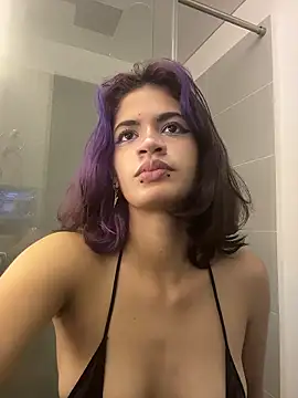 Snapshot of sukulaurens chatting on January 9, 5:43 am sukulaurens online show from January 9, 5:43 am