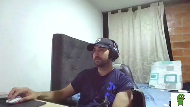 Snapshot of coolfriki chatting on June 26, 11:42 pm coolfriki online show from June 26, 11:42 pm