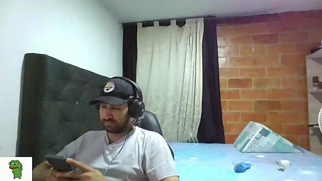 Snapshot of coolfriki chatting on June 29, 6:08 am coolfriki online show from June 29, 6:08 am