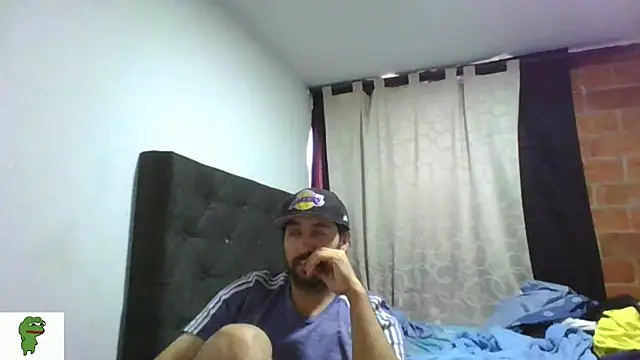 Snapshot of coolfriki chatting on July 4, 3:18 pm coolfriki online show from July 4, 3:18 pm