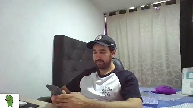 Snapshot of coolfriki chatting on July 18, 8:01 pm coolfriki online show from July 18, 8:01 pm