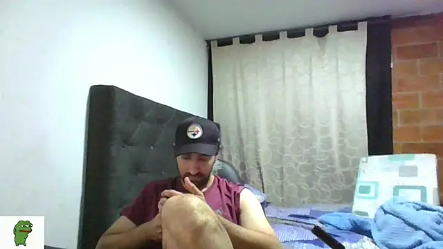 Snapshot of coolfriki chatting on July 21, 2:25 am coolfriki online show from July 21, 2:25 am
