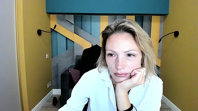 AlinaMoor online show from October 8, 5:38 am