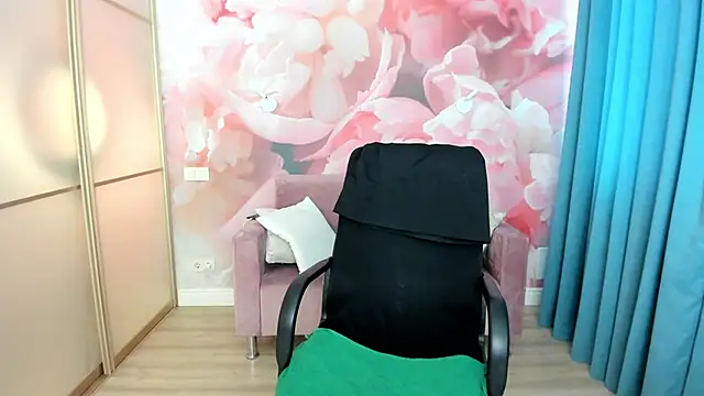 AlinaMoor online show from March 27, 5:13 am