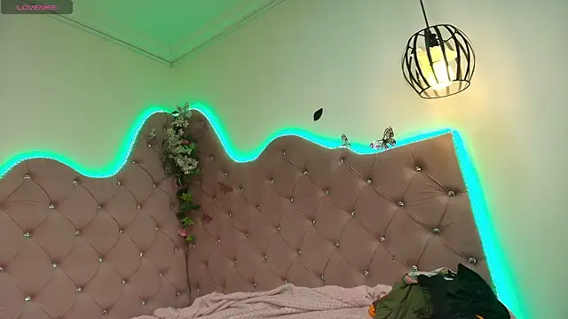 Addyy 02 online show from February 22, 6:28 pm