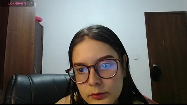 CarlaLorez online show from June 14, 9:50 pm