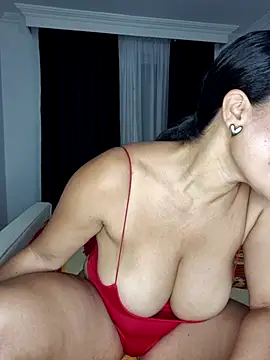 karla-bruni online show from April 21, 9:59 am