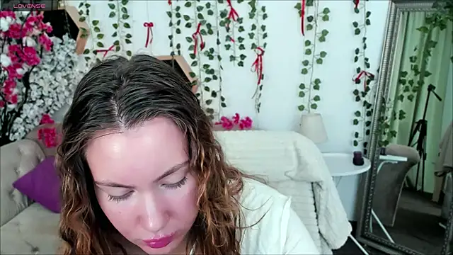  BellaClark online show from March 28, 8:30 pm