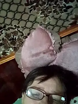 MilaCold5443 online show from April 3, 6:28 pm