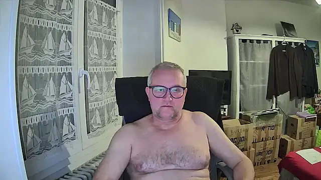 macdut67 online show from March 9, 1:31 am