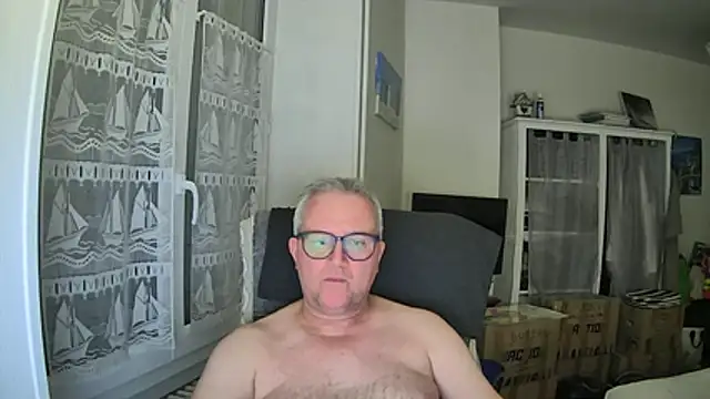 Snapshot of macdut67 chatting on July 7, 2:58 am macdut67 online show from July 7, 2:58 am