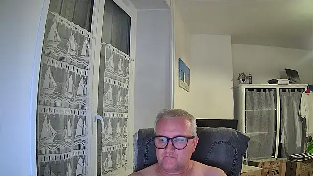 Snapshot of macdut67 chatting on July 19, 12:58 am macdut67 online show from July 19, 12:58 am