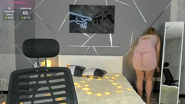 scent  of woman online show from January 14, 8:09 am