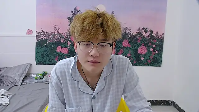 KK-cuteboy online show from April 19, 4:12 am