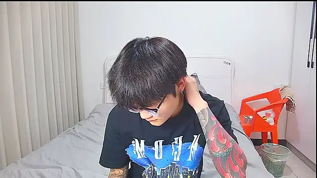 KK-cuteboy online show from May 27, 1:08 pm