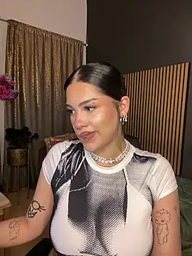 LoraShines online show from June 19, 6:12 pm
