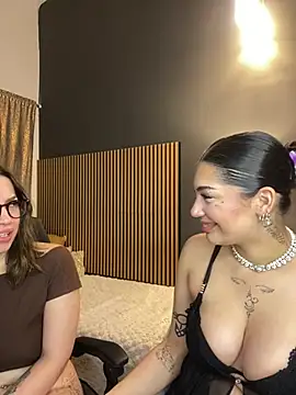 LoraShines online show from July 19, 1:26 pm