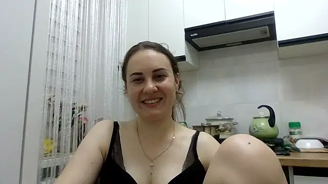Snapshot of MeadowEyes chatting on June 12, 9:25 pm MeadowEyes online show from June 12, 9:25 pm