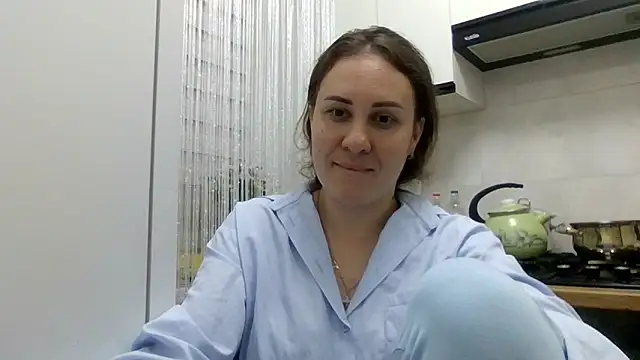 Snapshot of MeadowEyes chatting on June 18, 6:56 pm MeadowEyes online show from June 18, 6:56 pm