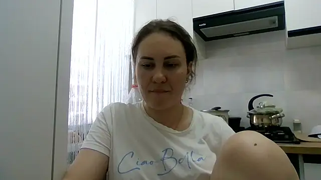 Snapshot of MeadowEyes chatting on June 25, 12:42 pm MeadowEyes online show from June 25, 12:42 pm