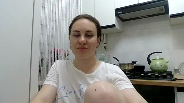 Snapshot of MeadowEyes chatting on June 27, 9:20 pm MeadowEyes online show from June 27, 9:20 pm