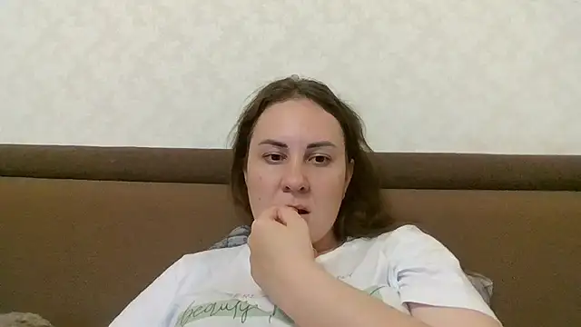 Snapshot of MeadowEyes chatting on June 28, 5:30 pm MeadowEyes online show from June 28, 5:30 pm
