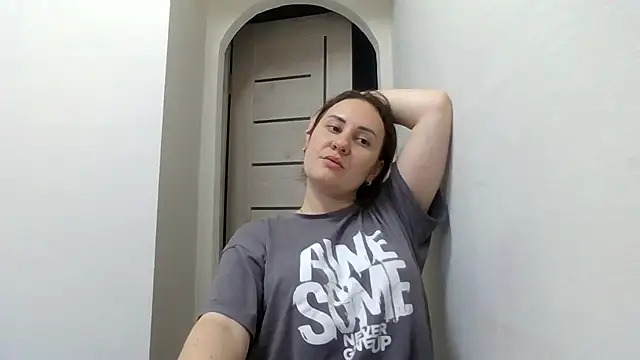 Snapshot of MeadowEyes chatting on July 20, 5:26 pm MeadowEyes online show from July 20, 5:26 pm